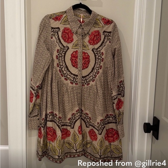 Free People Dresses & Skirts - Free People Long Sleeve Dress with Red and Green Floral Pattern